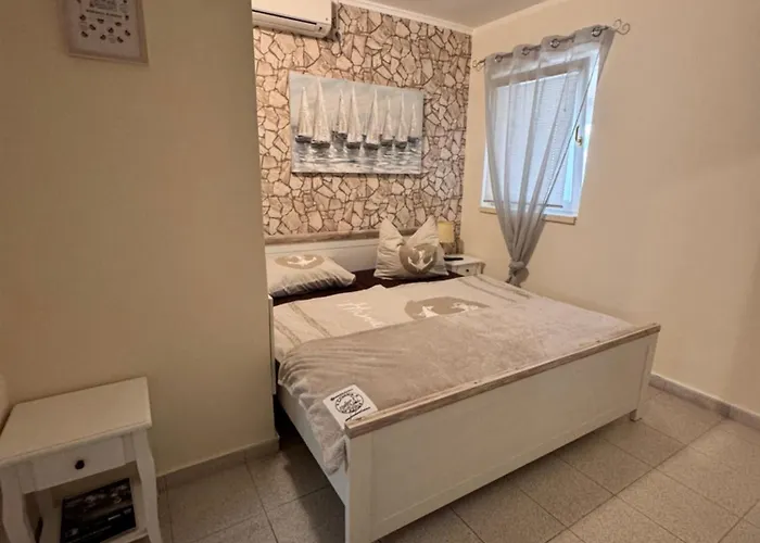 In Kroatien Fuer 9 Personen Holiday home
