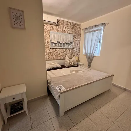 In Kroatien Fuer 9 Personen Holiday home