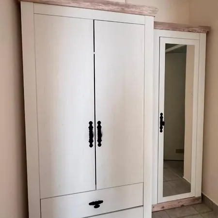 In Kroatien Fuer 9 Personen Holiday home Maslenica