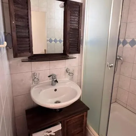 In Kroatien Fuer 9 Personen Holiday home Maslenica